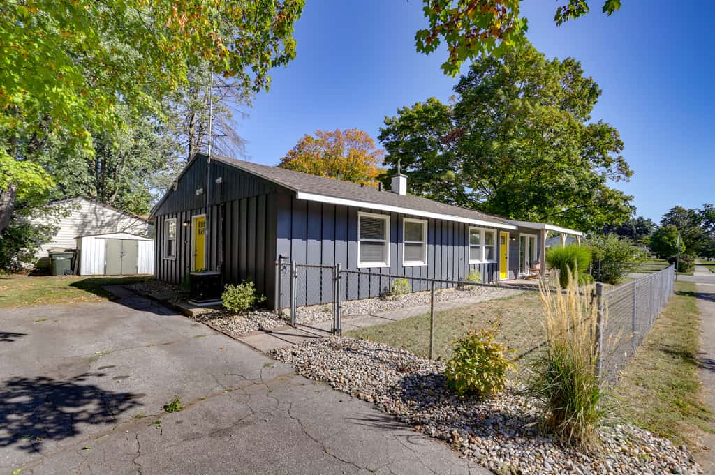 Lovely South Bend Home ~ 3 Mi to Dtwn & Notre Dame