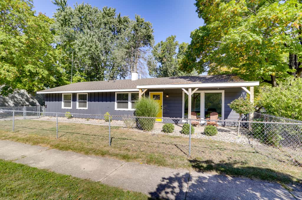 Lovely South Bend Home ~ 3 Mi to Dtwn & Notre Dame