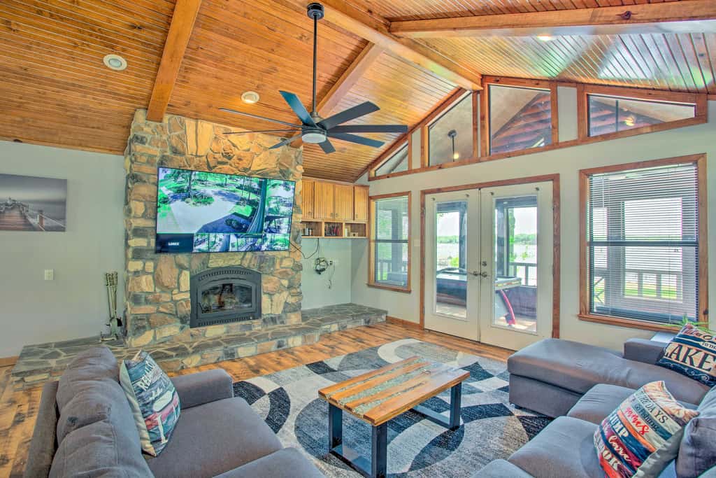 Waterfront Yantis Retreat w/ Deck & Zipline!