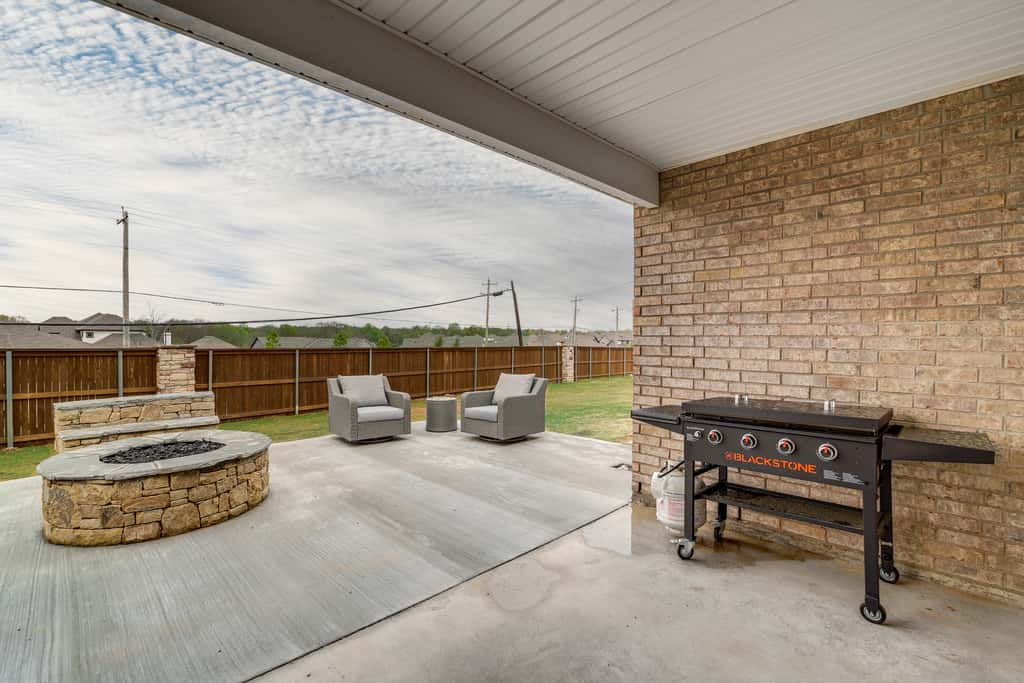 14 Mi to Tulsa: Home w/ Patio in Broken Arrow