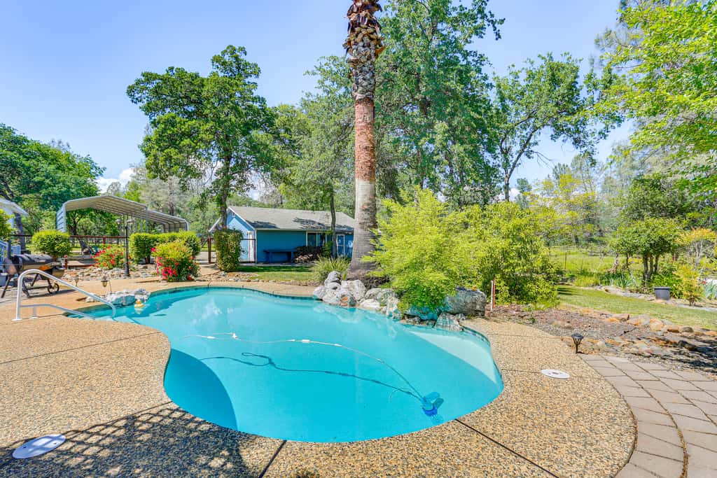 10 Mi to Redding: Serene Escape w/ Spacious Yard!