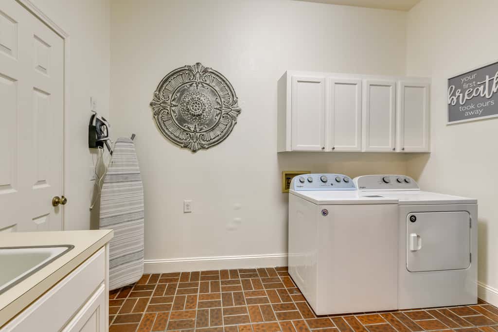 Stunning Baton Rouge Home w/ Pool: Near LSU!