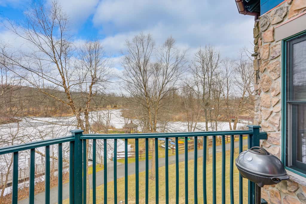 0.6 Mi to Waterpark | Pool, Hot Tub & Balcony