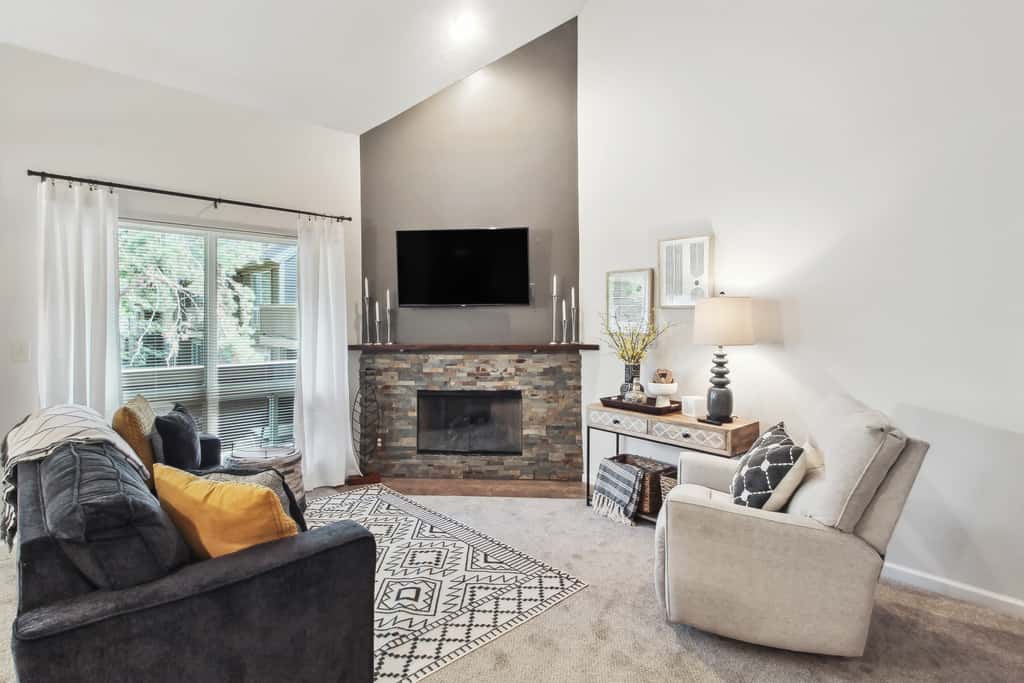 Overland Park Condo, Close to Lakes & Parks!