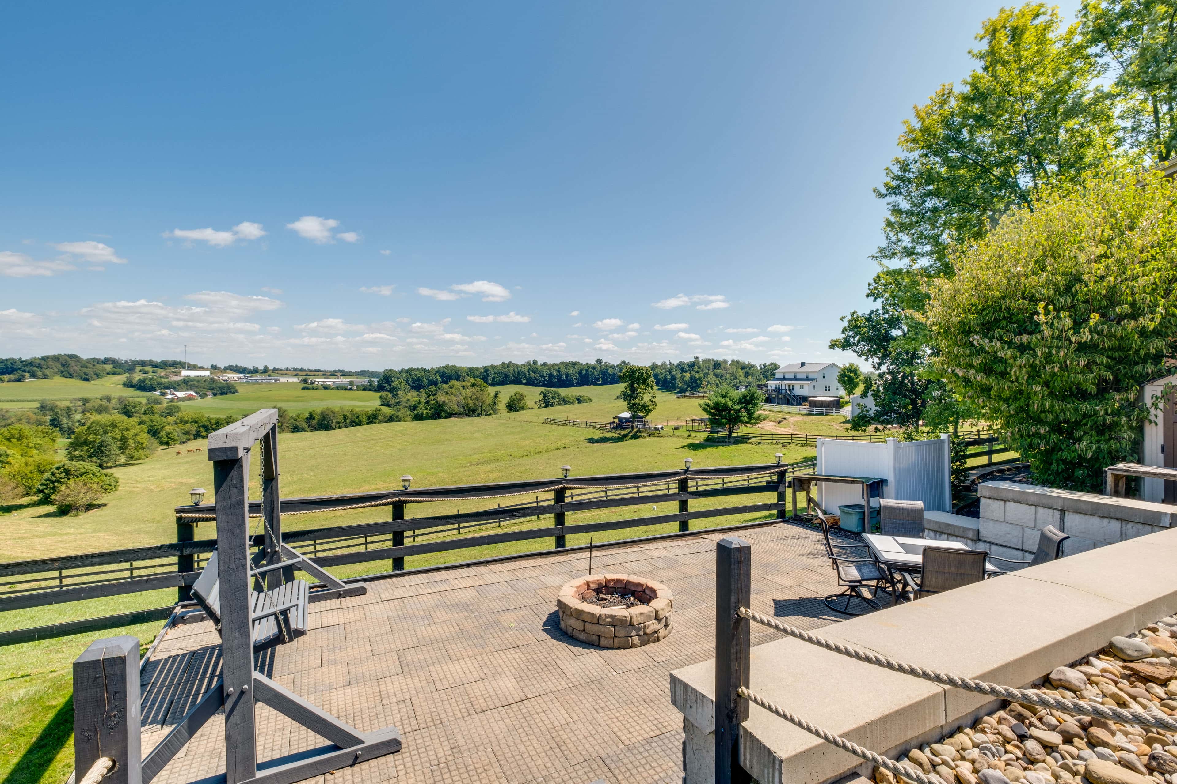 'Holmes With a View' Studio: Millersburg Retreat!