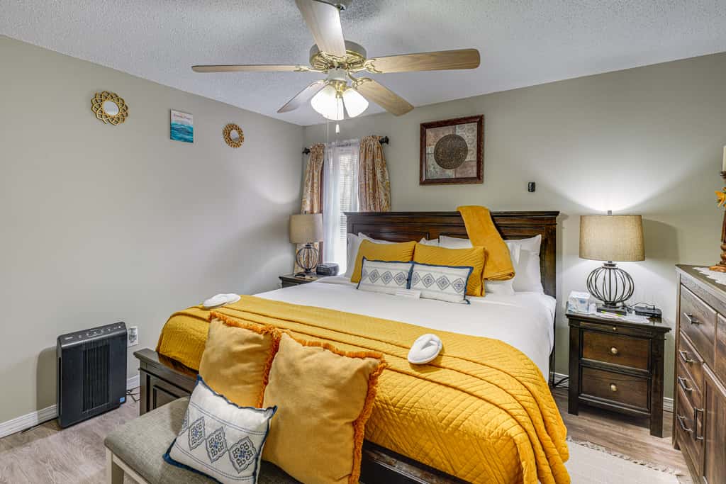 1 Mi to Gulf & Close to Casinos! Quiet Biloxi Home