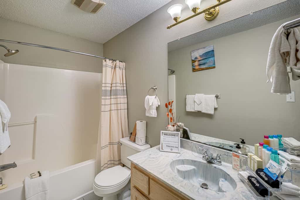 1 Mi to Gulf & Close to Casinos! Quiet Biloxi Home