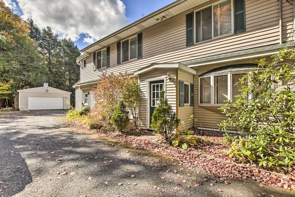 Spacious Apt w/ Yard: 3 Mi to Windham Mountain