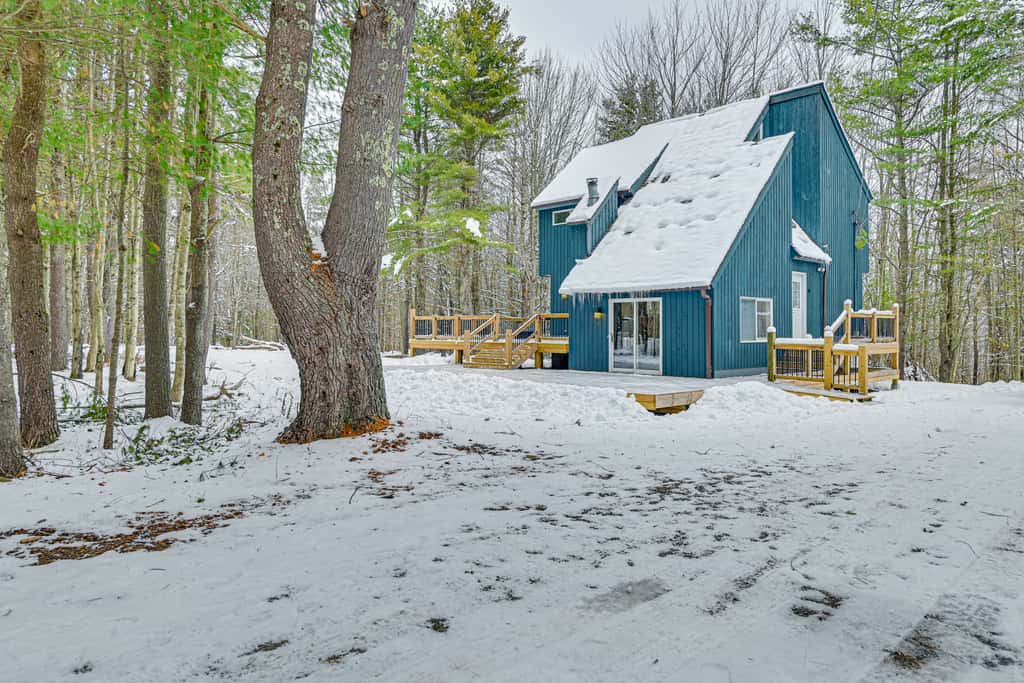 Ski, Hike & Golf: Pet-Friendly Windham Retreat