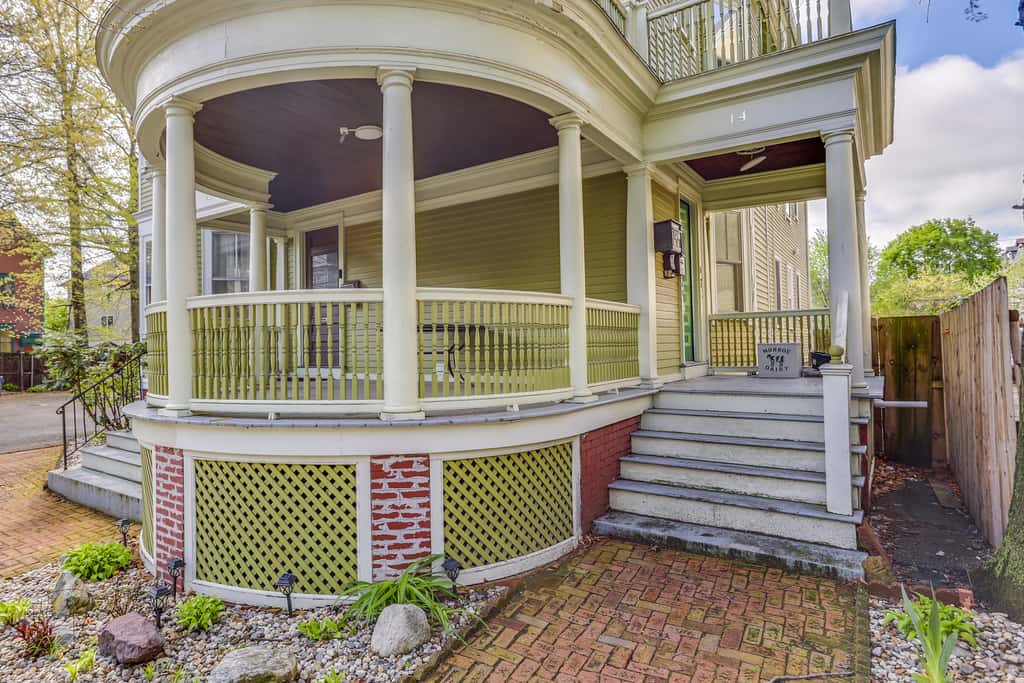 Charming Victorian 1BR Near Hospitals & Downtown