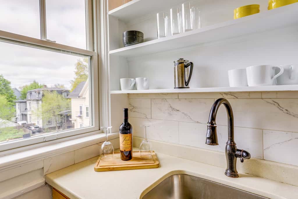 Charming Victorian 1BR Near Hospitals & Downtown