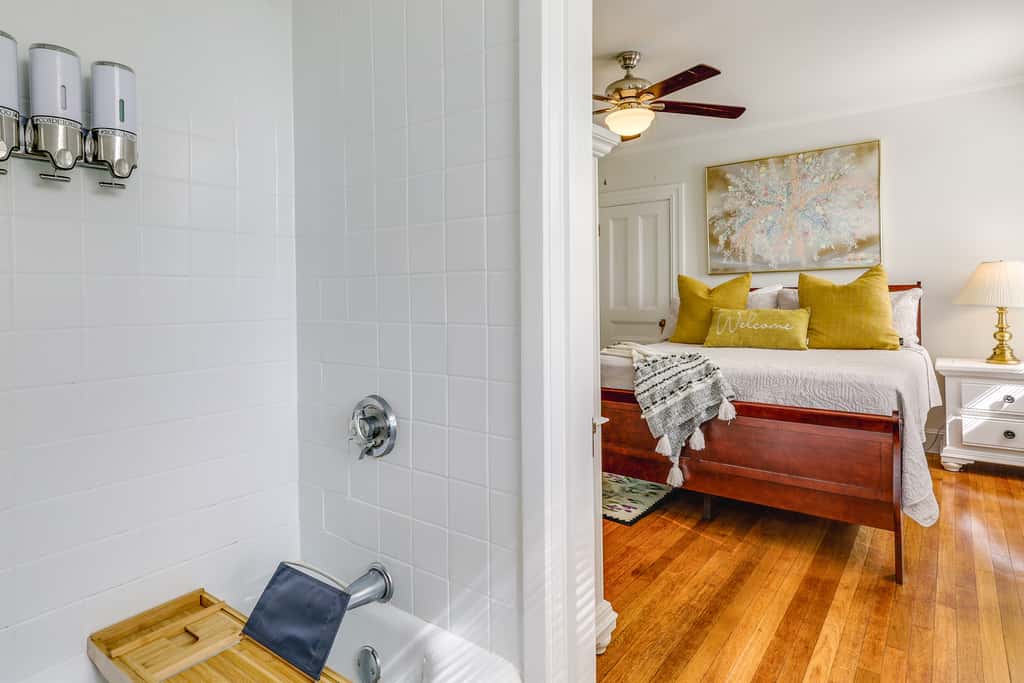 Charming Victorian 1BR Near Hospitals & Downtown