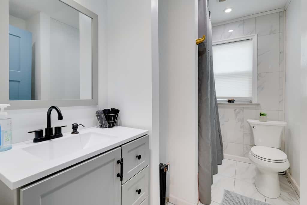 Walk to Roger Williams Park: Apt in Providence!