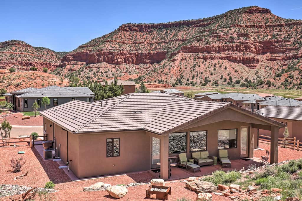 Day Trip to Zion: Home w/ Fire Pit & Pool Access