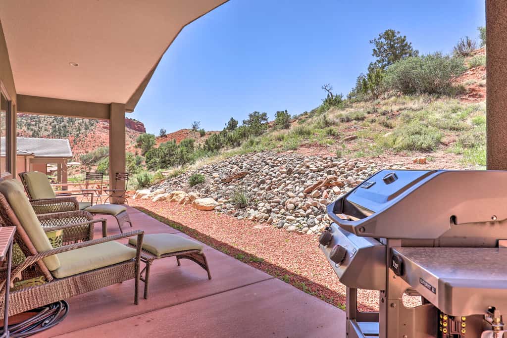 Day Trip to Zion: Home w/ Fire Pit & Pool Access