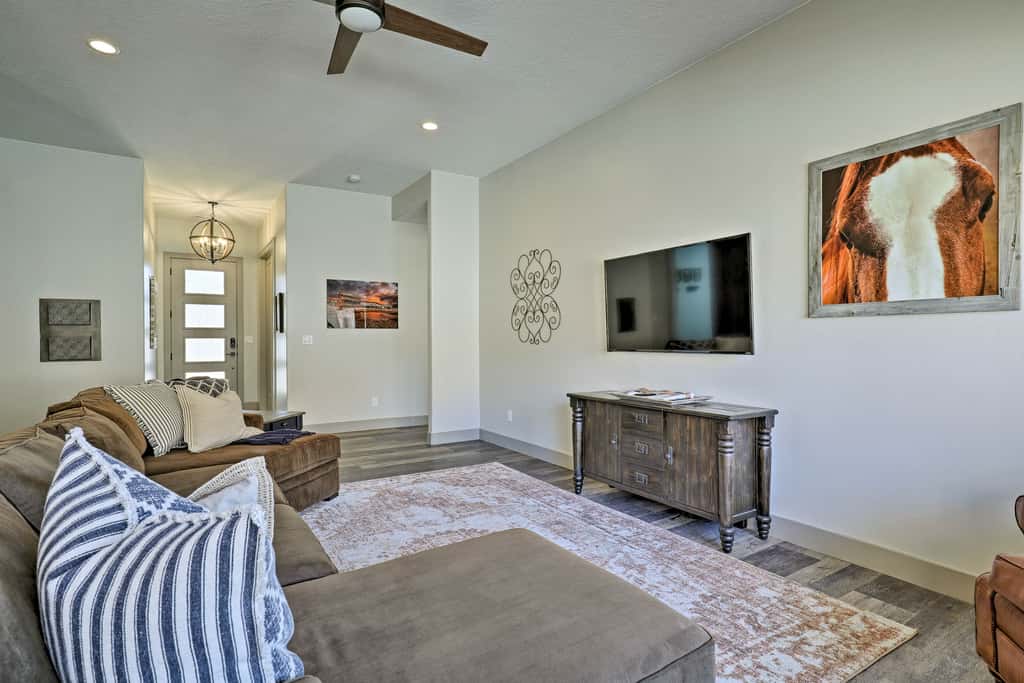 Day Trip to Zion: Home w/ Fire Pit & Pool Access
