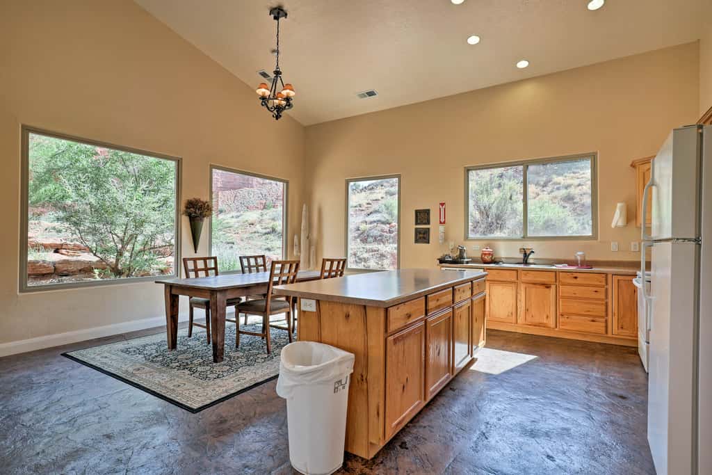 Day Trip to Zion: Home w/ Fire Pit & Pool Access