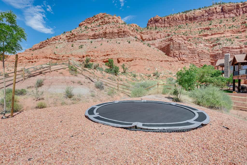 Gorgeous Kanab Home: Canyon Views & Pool Access!