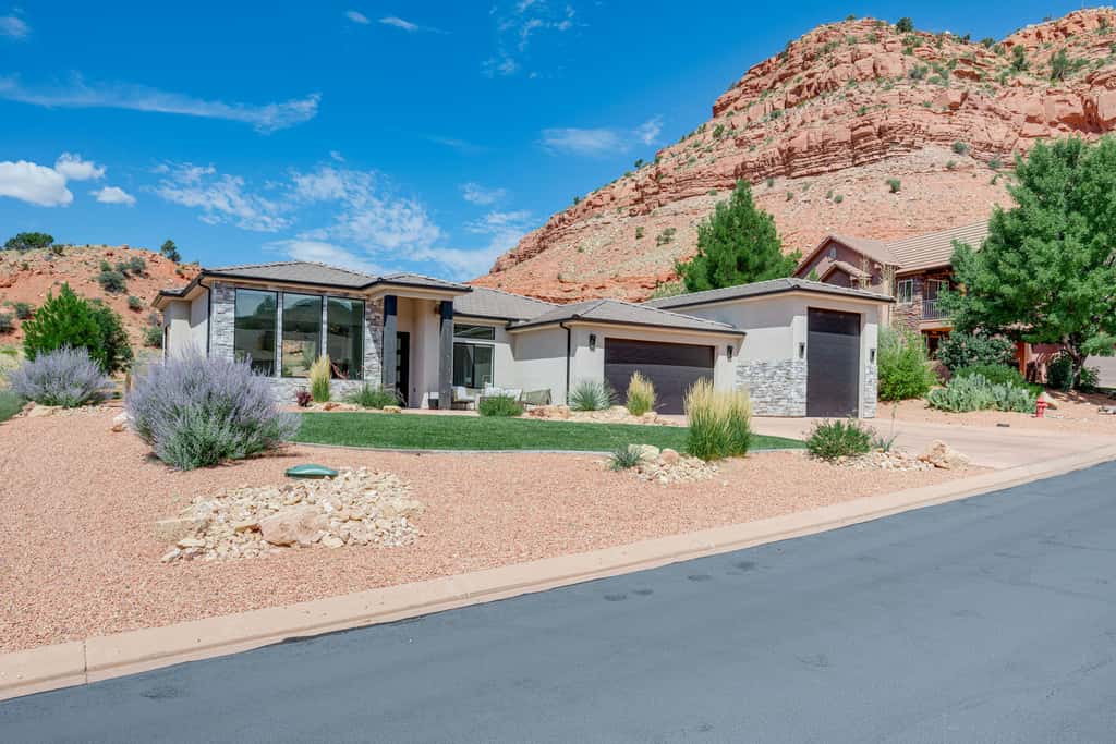 Gorgeous Kanab Home: Canyon Views & Pool Access!