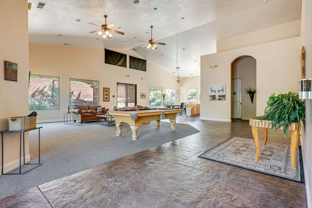 Gorgeous Kanab Home: Canyon Views & Pool Access!
