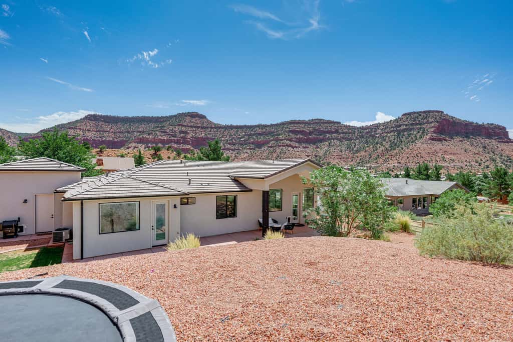 Gorgeous Kanab Home: Canyon Views & Pool Access!