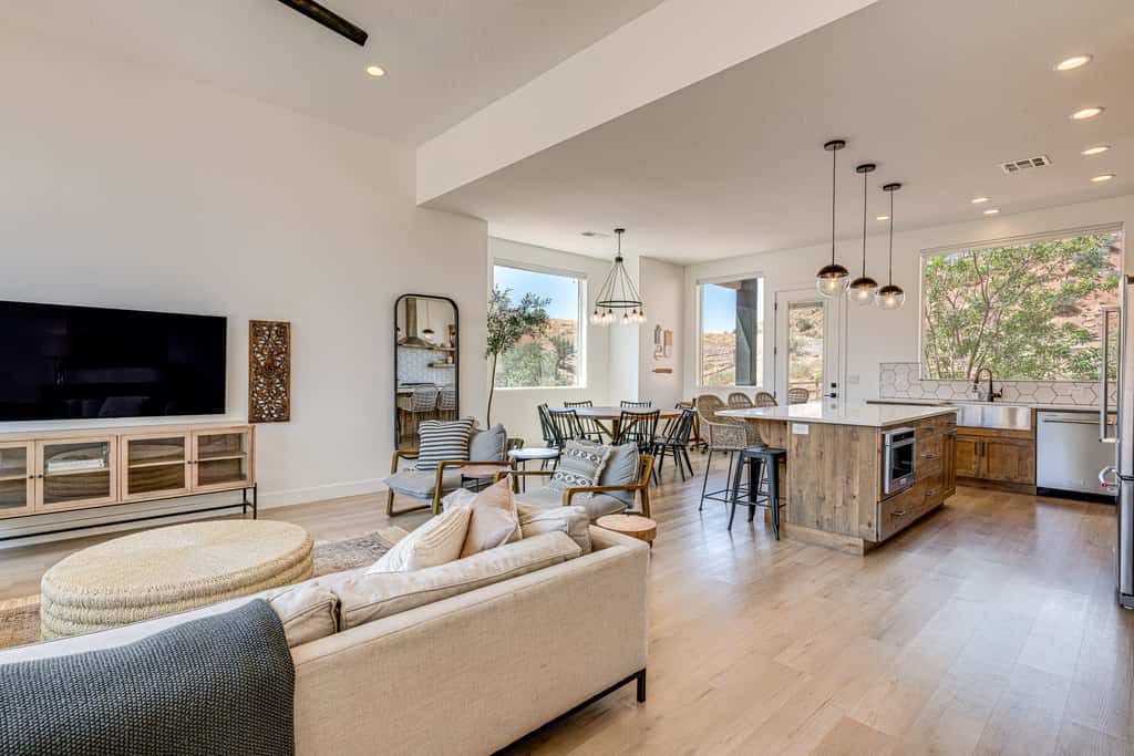 Gorgeous Kanab Home: Canyon Views & Pool Access!