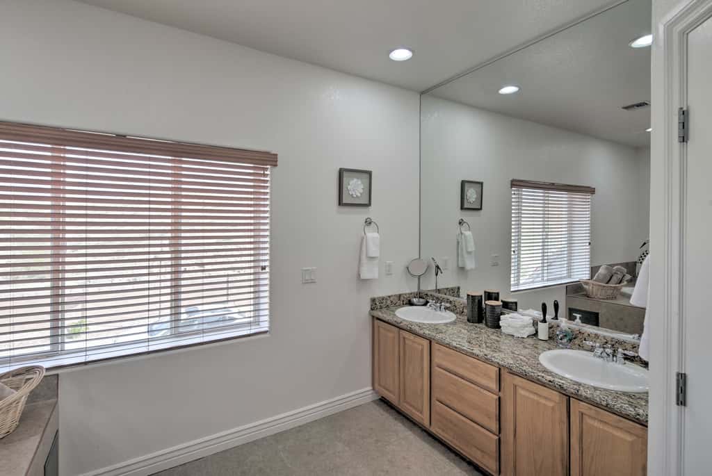Desert Condo w/ Pool ~ 3 Miles to Colorado River!
