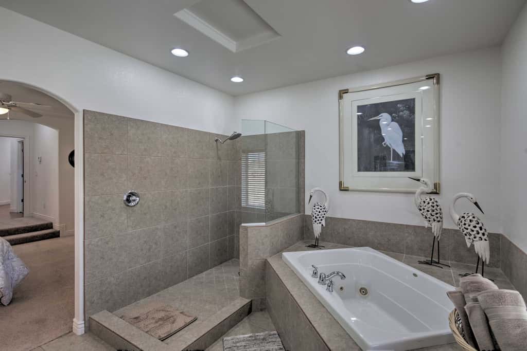 Desert Condo w/ Pool ~ 3 Miles to Colorado River!