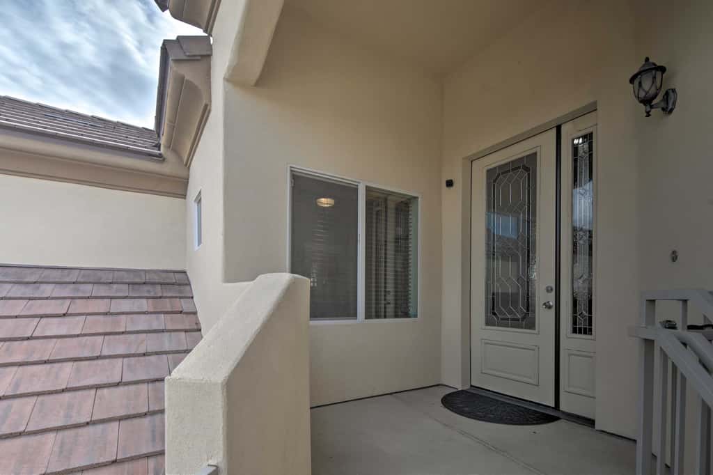 Desert Condo w/ Pool ~ 3 Miles to Colorado River!