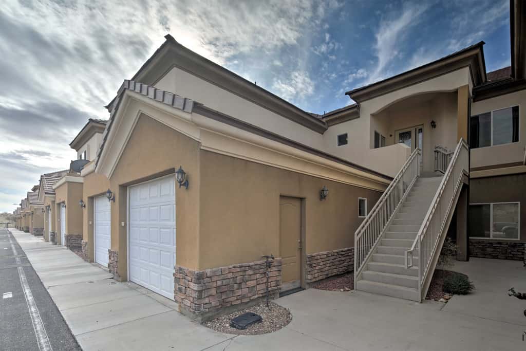 Desert Condo w/ Pool ~ 3 Miles to Colorado River!