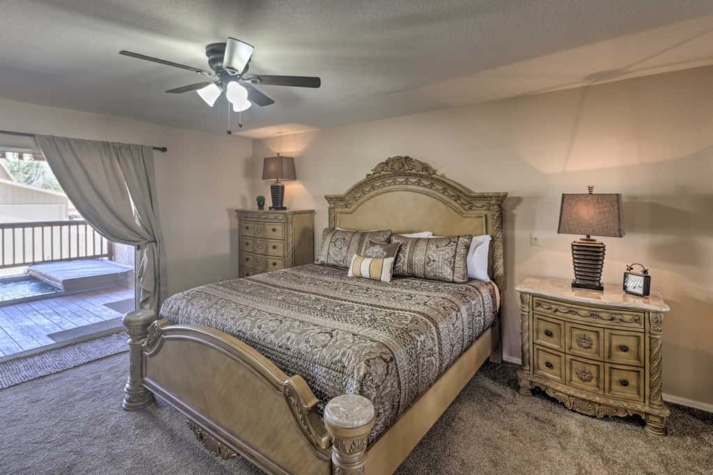 Hot Tub & River Views! Family Gem in Bullhead City