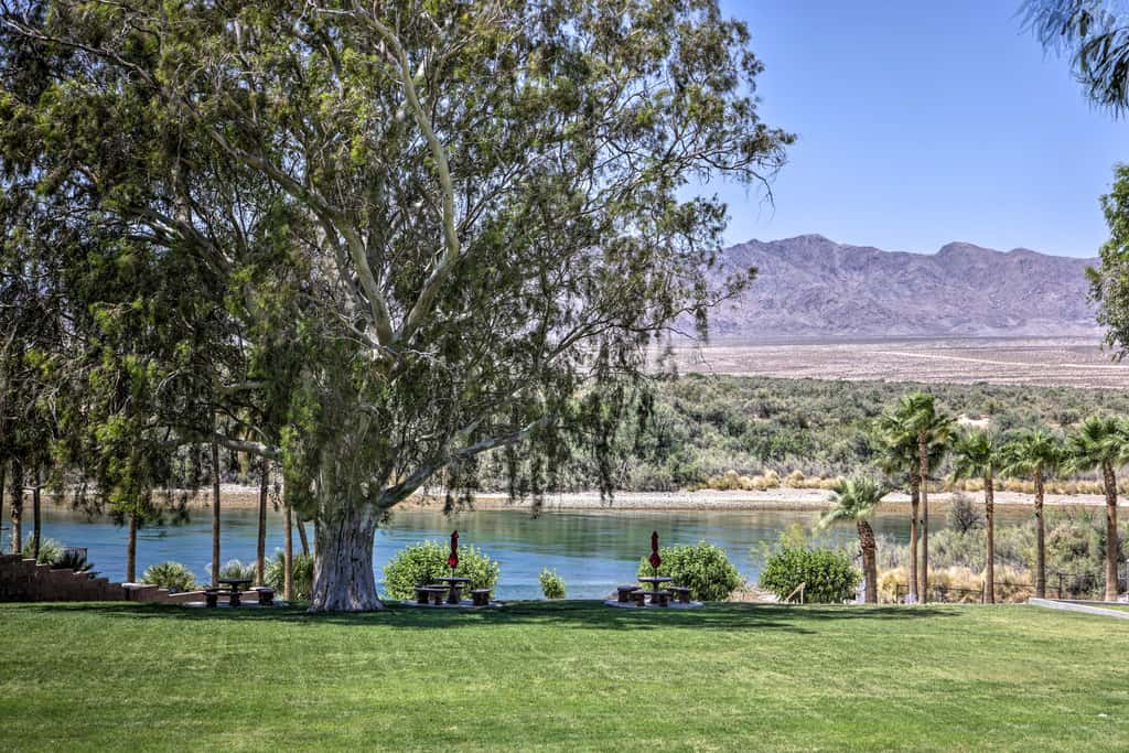 Hot Tub & River Views! Family Gem in Bullhead City