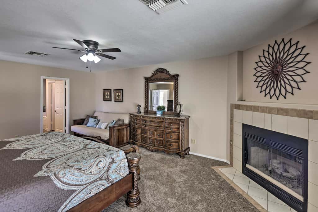 Hot Tub & River Views! Family Gem in Bullhead City