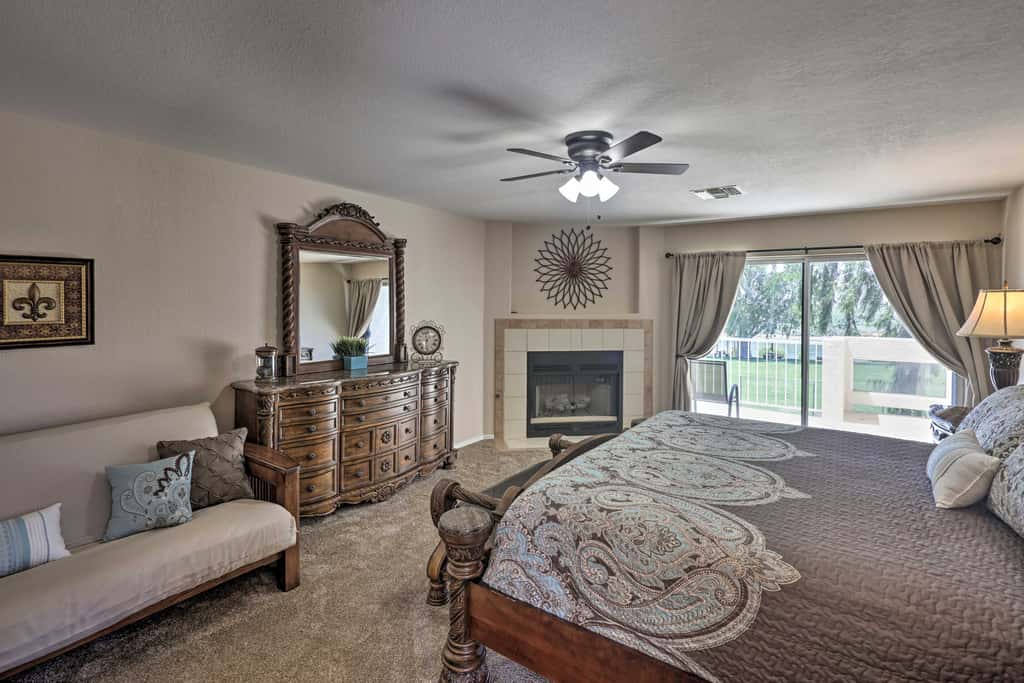 Hot Tub & River Views! Family Gem in Bullhead City