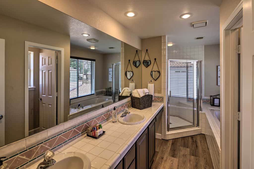 Hot Tub & River Views! Family Gem in Bullhead City