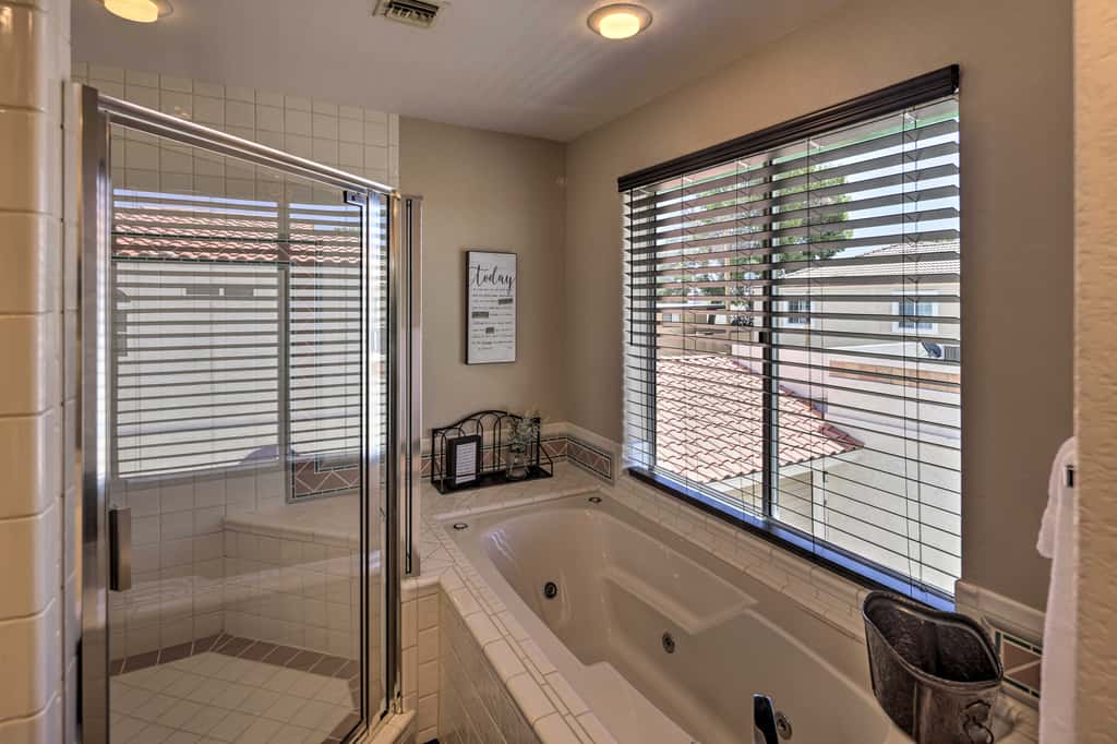 Hot Tub & River Views! Family Gem in Bullhead City