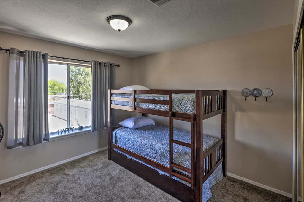 Hot Tub & River Views! Family Gem in Bullhead City