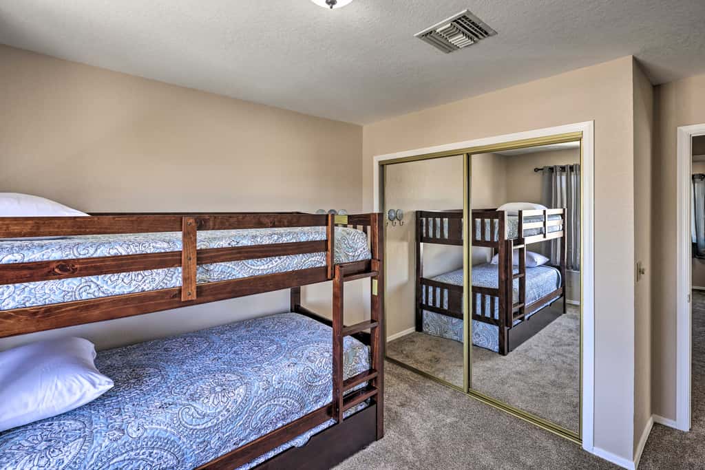 Hot Tub & River Views! Family Gem in Bullhead City
