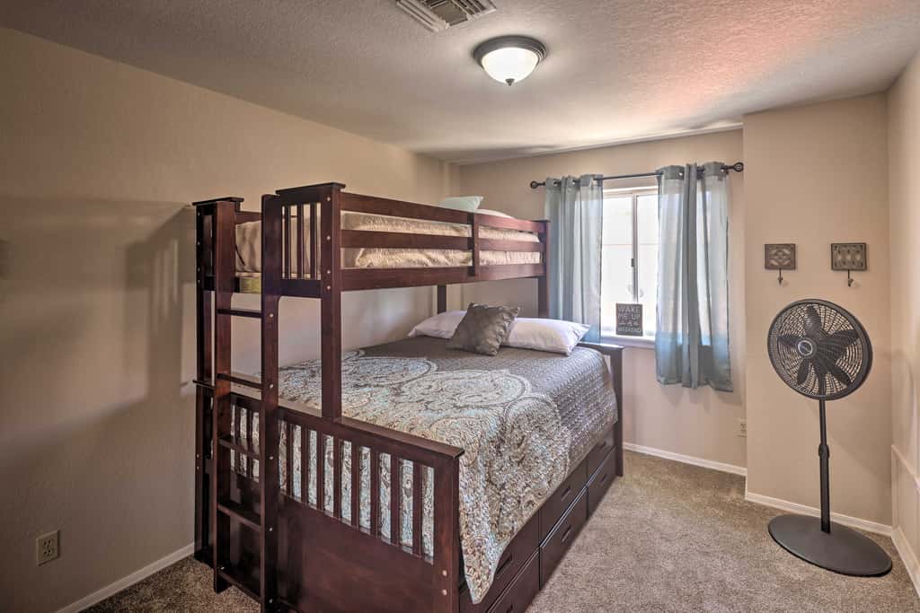 Hot Tub & River Views! Family Gem in Bullhead City