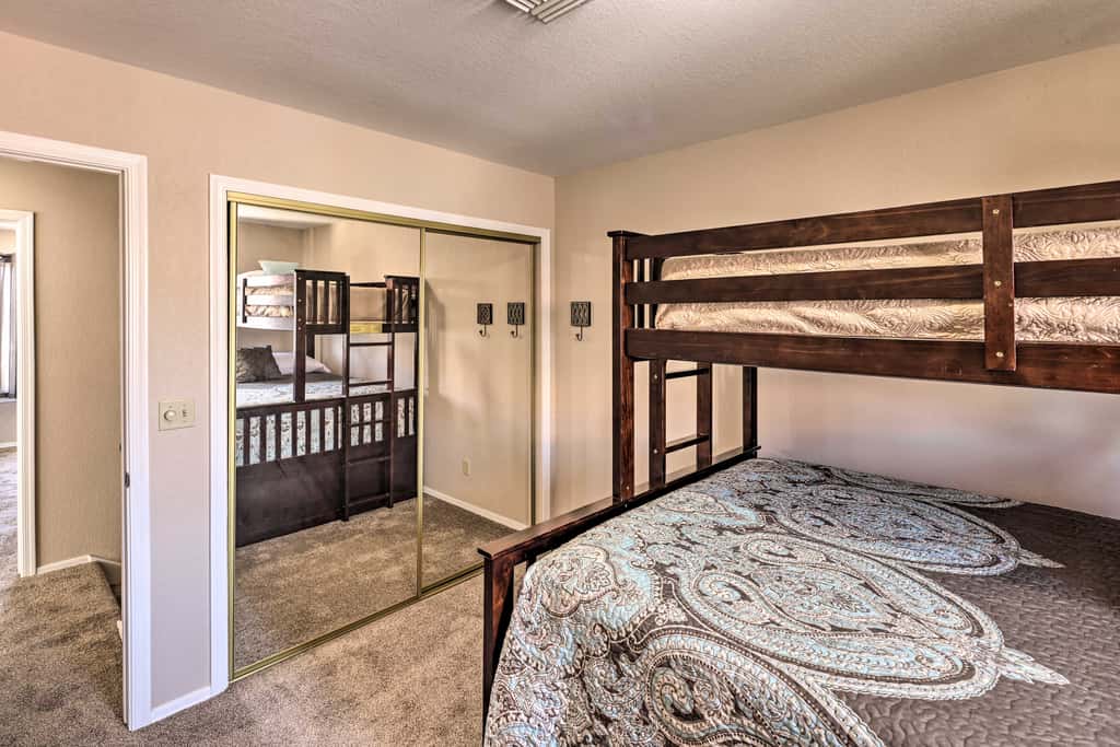 Hot Tub & River Views! Family Gem in Bullhead City