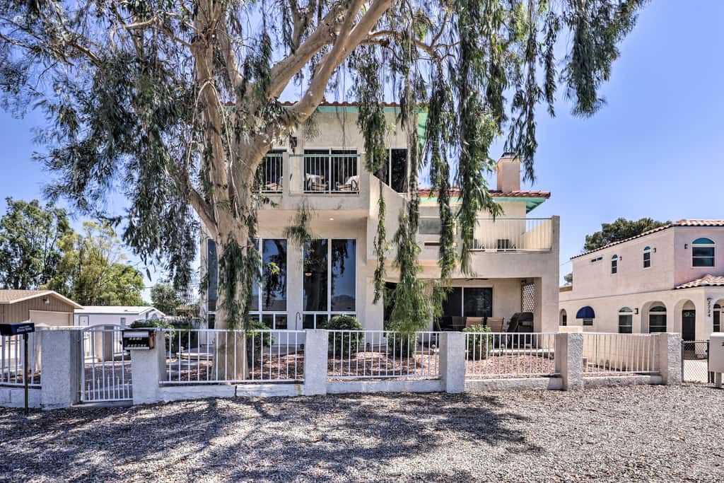 Hot Tub & River Views! Family Gem in Bullhead City