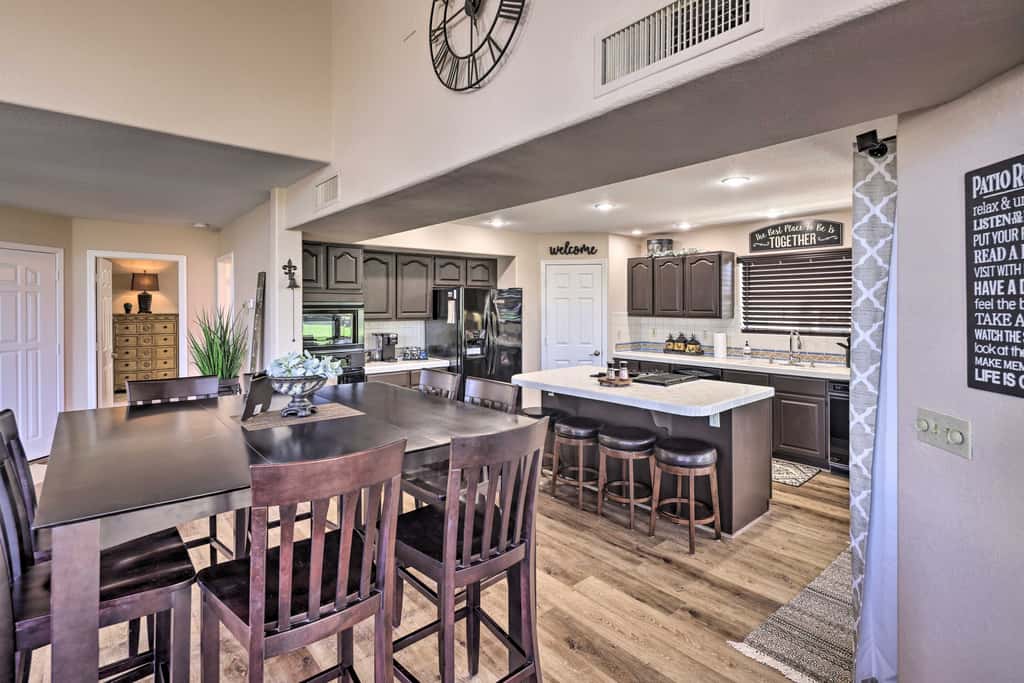 Hot Tub & River Views! Family Gem in Bullhead City