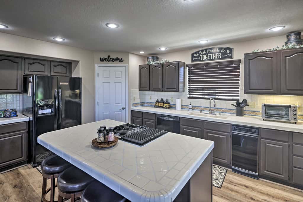 Hot Tub & River Views! Family Gem in Bullhead City