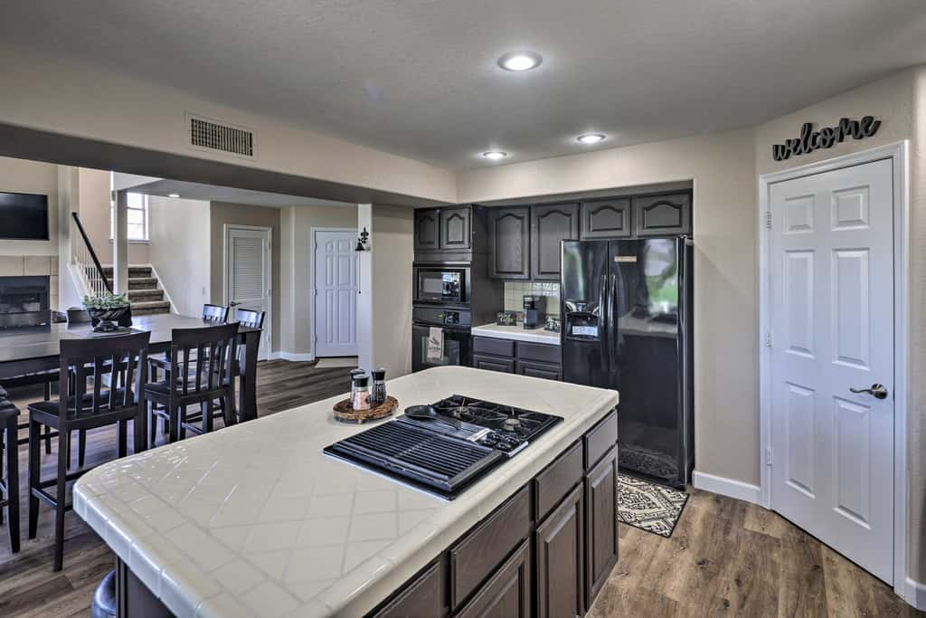 Hot Tub & River Views! Family Gem in Bullhead City