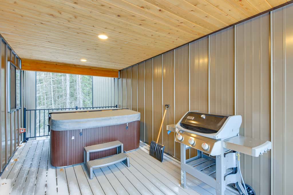 Luxury Ski Home w/ Hot Tub on Schweitzer Mountain
