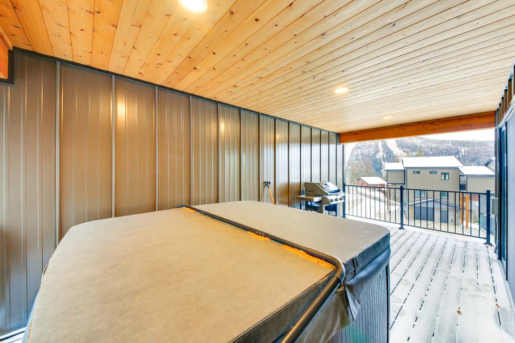 Luxury Ski Home w/ Hot Tub on Schweitzer Mountain