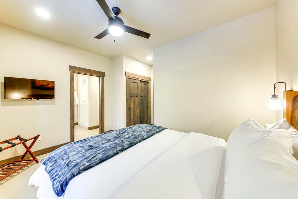Luxury Ski Home w/ Hot Tub on Schweitzer Mountain