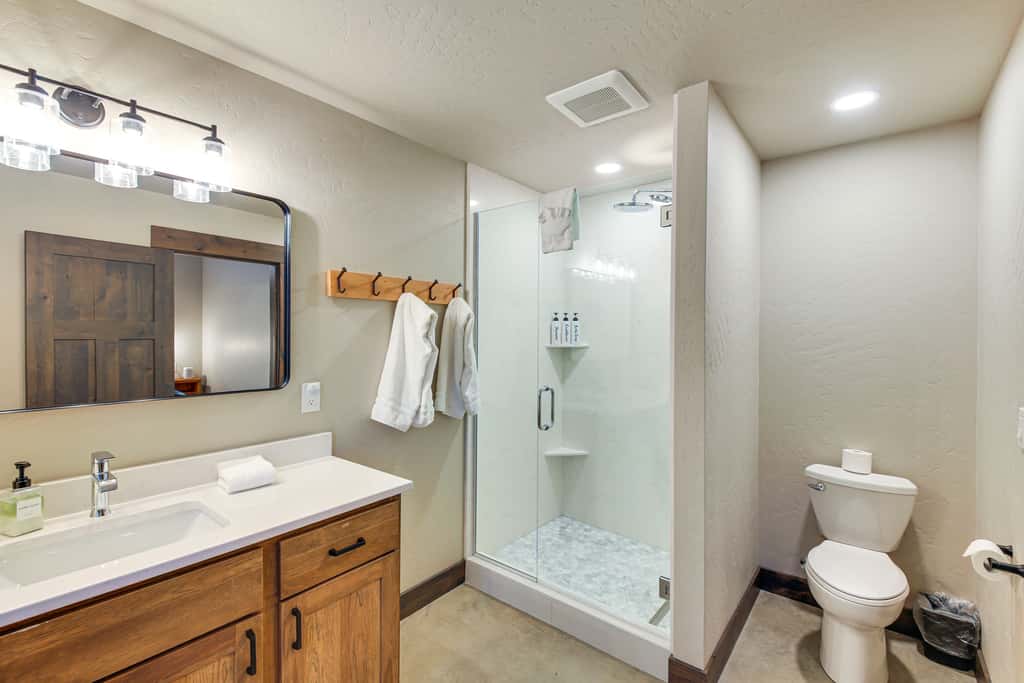 Luxury Ski Home w/ Hot Tub on Schweitzer Mountain