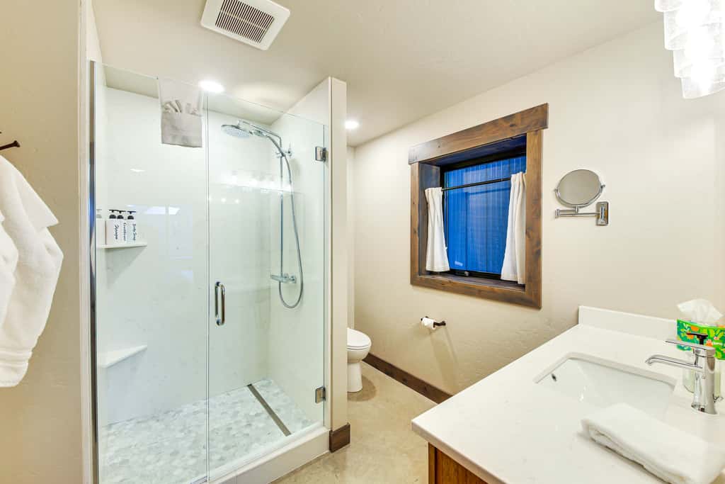 Luxury Ski Home w/ Hot Tub on Schweitzer Mountain
