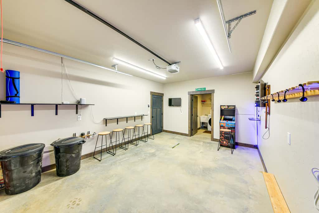 Luxury Ski Home w/ Hot Tub on Schweitzer Mountain